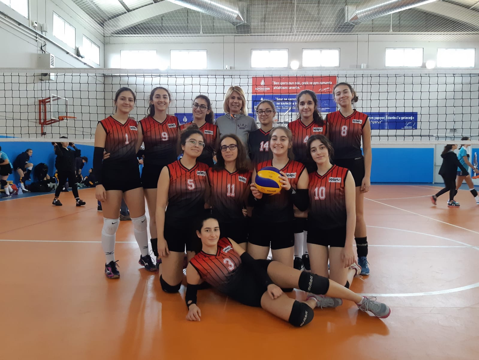 Lise Kız Voleybol Takımımız Yarı Finalde | İELEV Okulları - Evrensel ...
